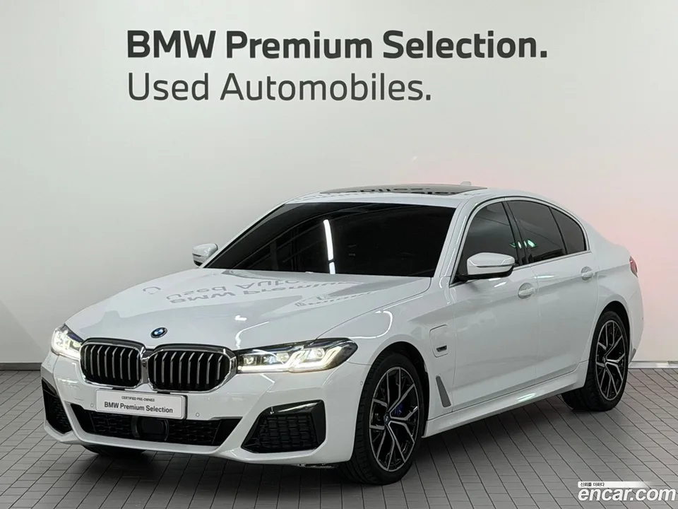 BMW 5 Series 530e M 2022 — фото 1, купить с доставкой в Москву