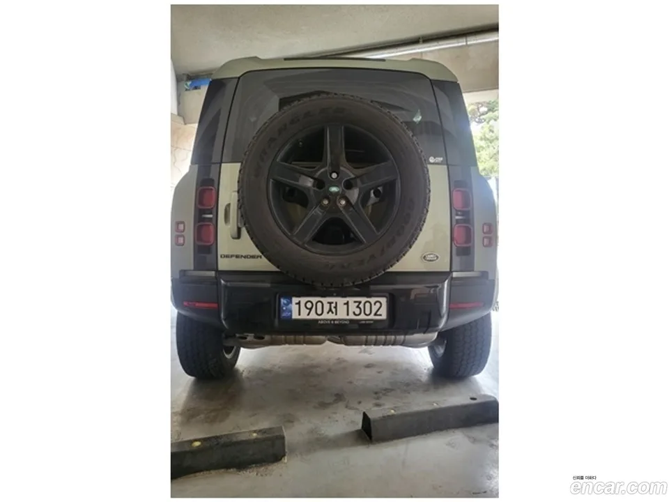 Land Rover Defender 90 D250 SE 2023 — thumbnail 3