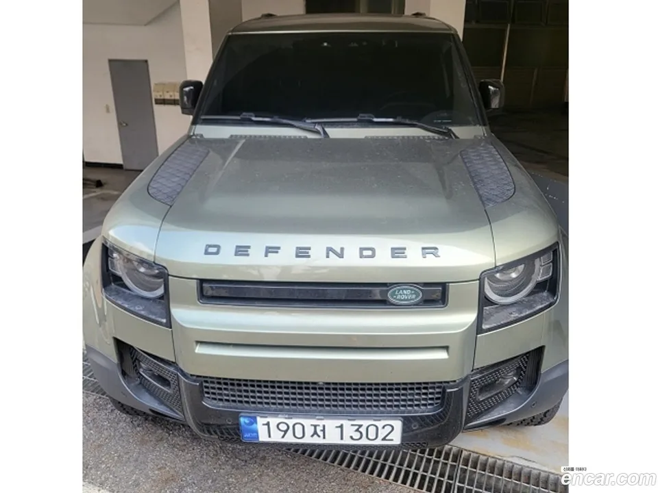 Land Rover Defender 90 D250 SE 2023 — photo 1, buy with delivery to Moscow