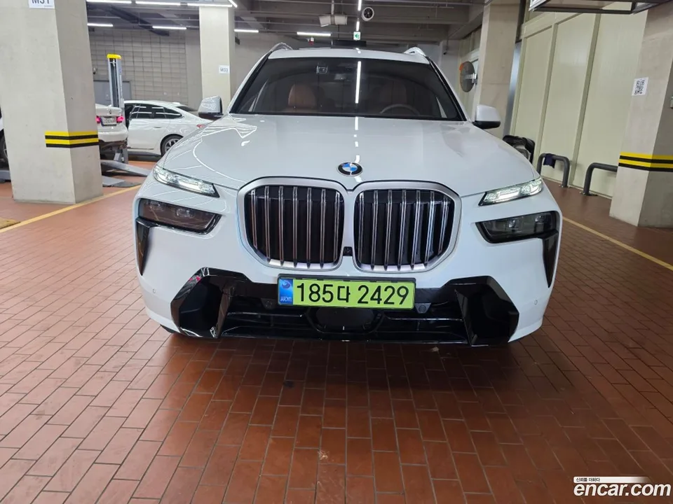 BMW X7 xDrive 40i M 6 2025 — thumbnail 3