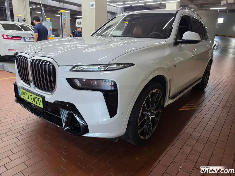 BMW X7 xDrive 40i M 6 2025 — photo 1, buy with delivery to Moscow