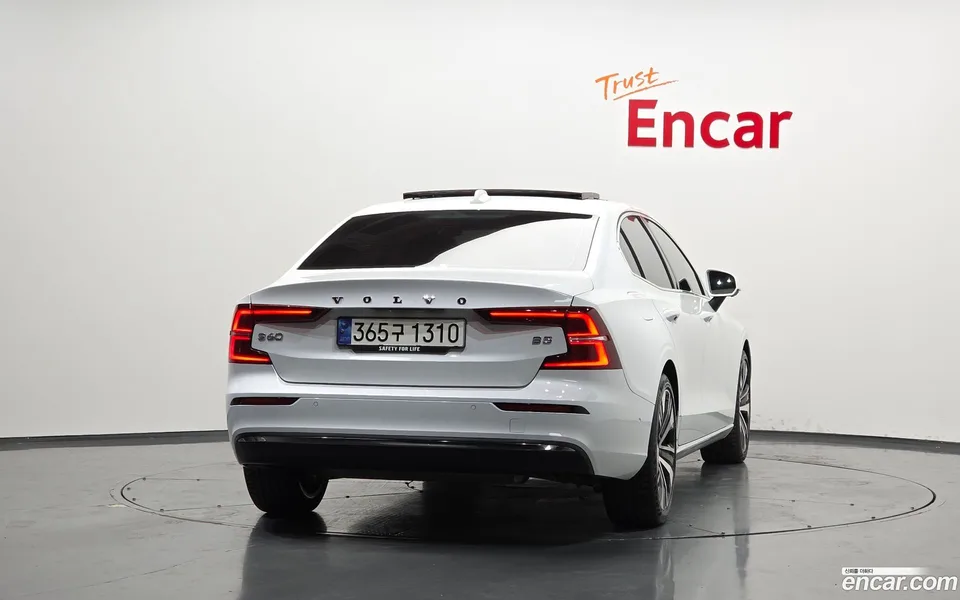 Volvo S60 B5 2024 — thumbnail 4