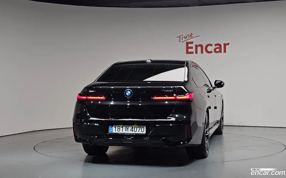 BMW 7 Series 750e xDrive M 2024 — thumbnail 4