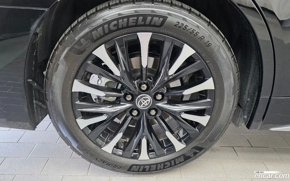 Toyota Alphard 2.5 HEV AWD 2024 — thumbnail 2