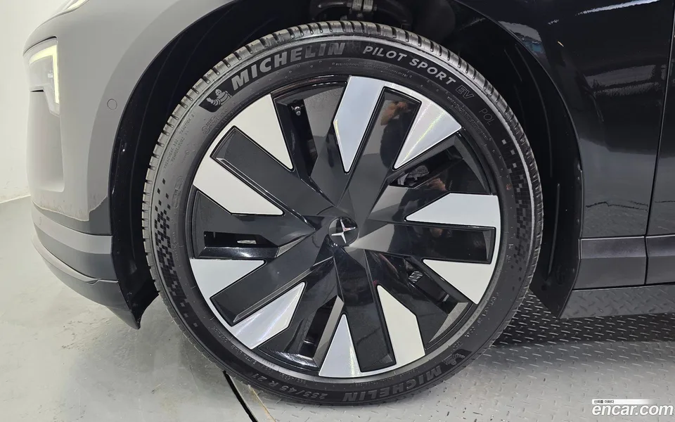 Polestar Polestar 4 2024 — thumbnail 2
