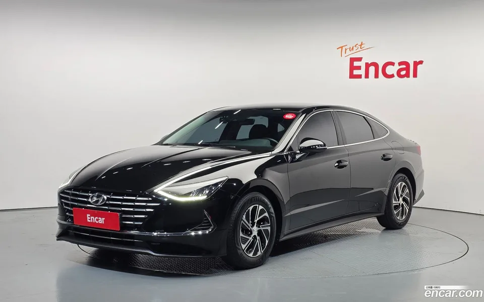 Hyundai Sonata Hybrid 2023 — photo 1, buy with delivery to Moscow