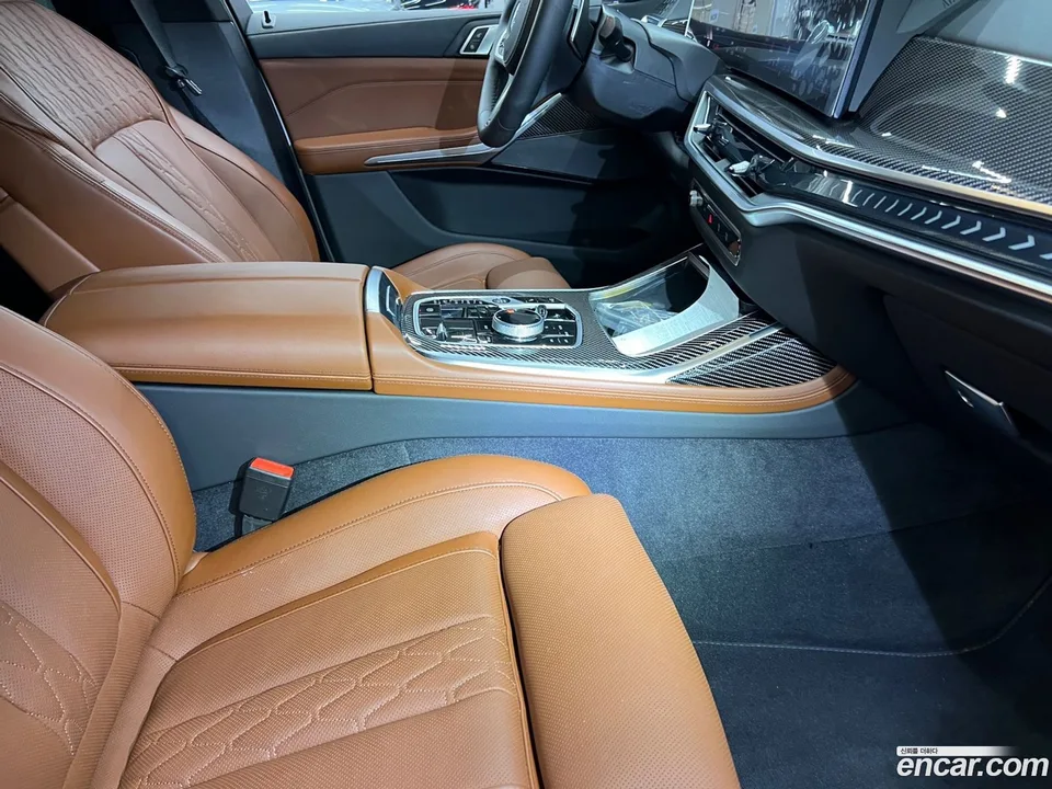BMW X7 xDrive 40i M 6 2025 — thumbnail 3