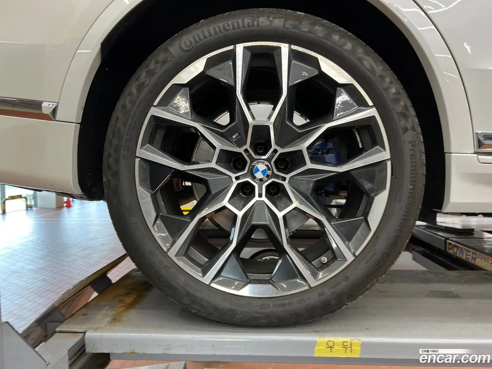 BMW X7 xDrive 40i M 6 2025 — thumbnail 4