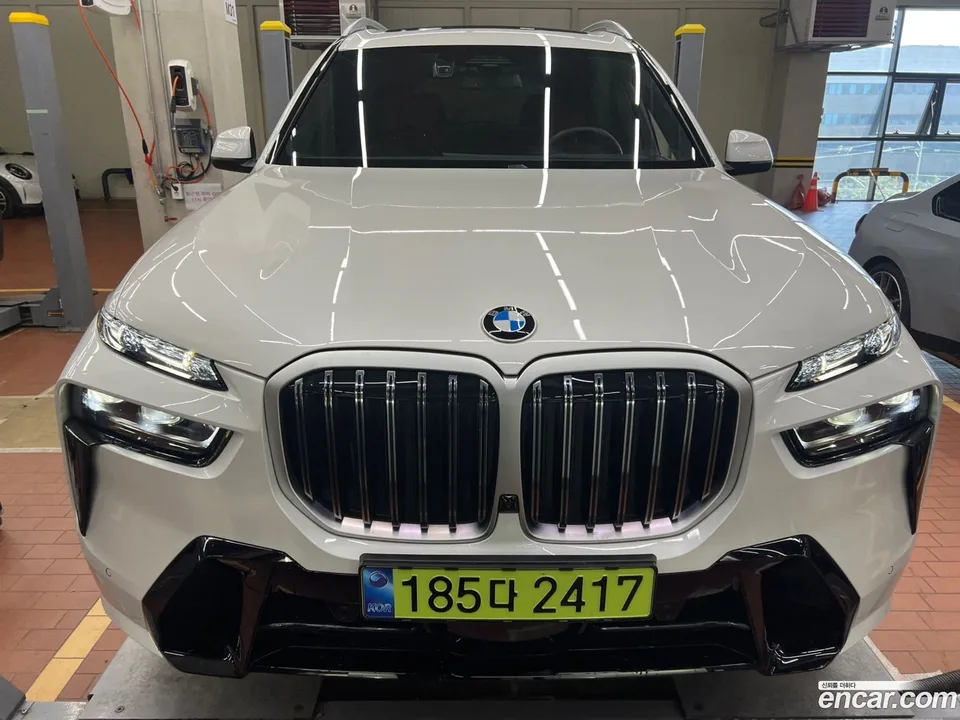 BMW X7 xDrive 40i M 6 2025 — photo 1, buy with delivery to Moscow
