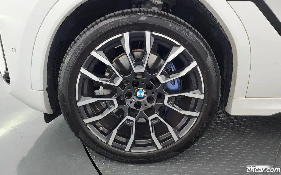BMW X6 xDrive40i M 2025 — thumbnail 2