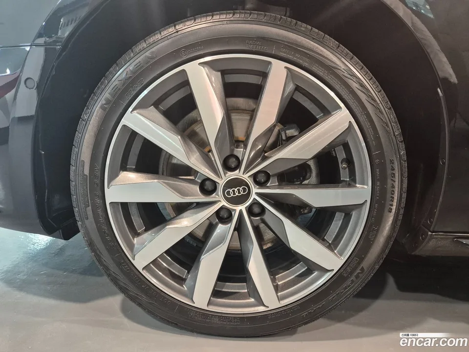 Audi A4 40 TFSI 2023 — thumbnail 2
