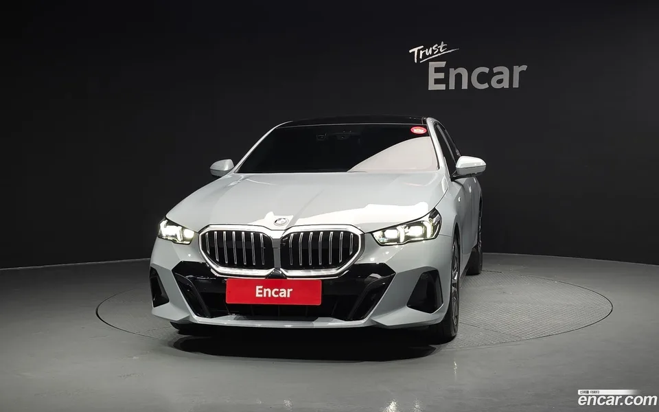 BMW 5 Series 520i M 2024 — thumbnail 3