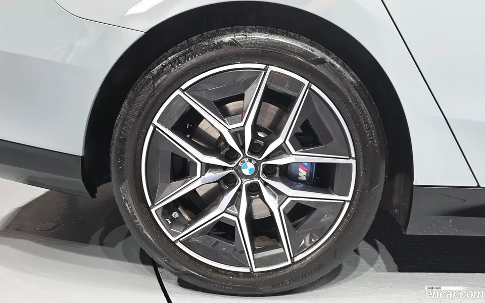 BMW 5 Series 520i M 2024 — thumbnail 5