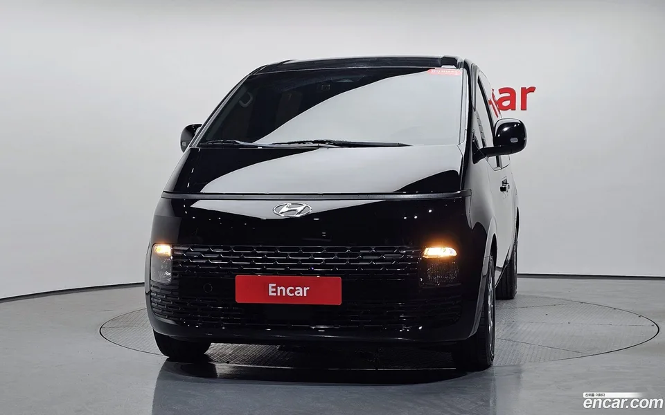 Hyundai Staria 5 2023 — thumbnail 3