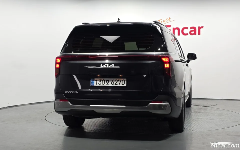 Kia Carnival 9 2023 — thumbnail 4