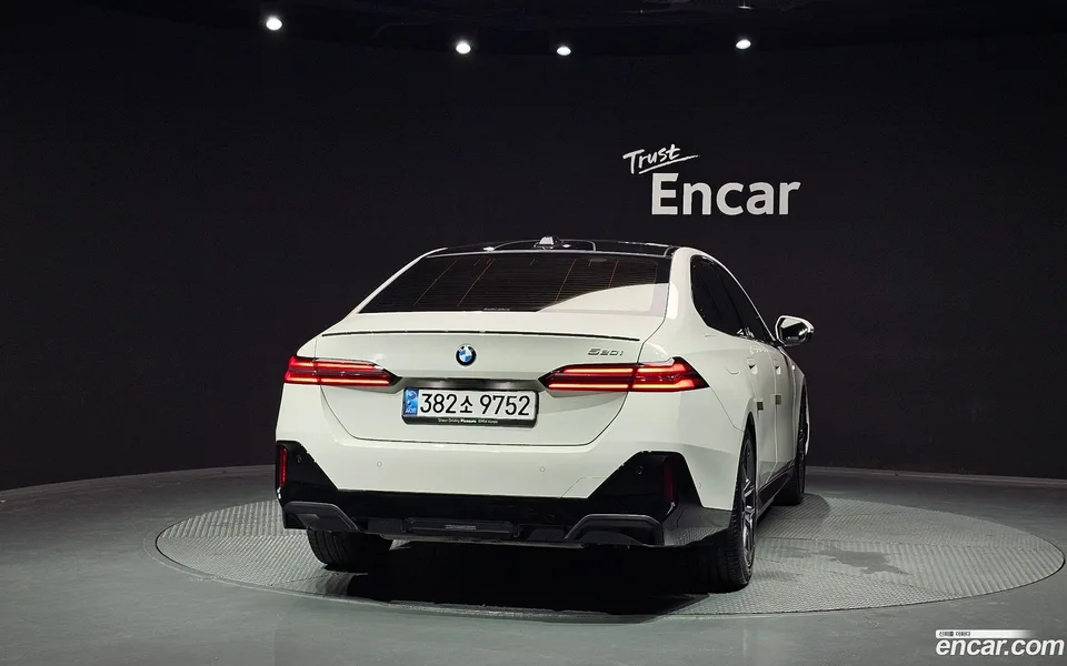 BMW 5 Series 520i 2024 — thumbnail 4