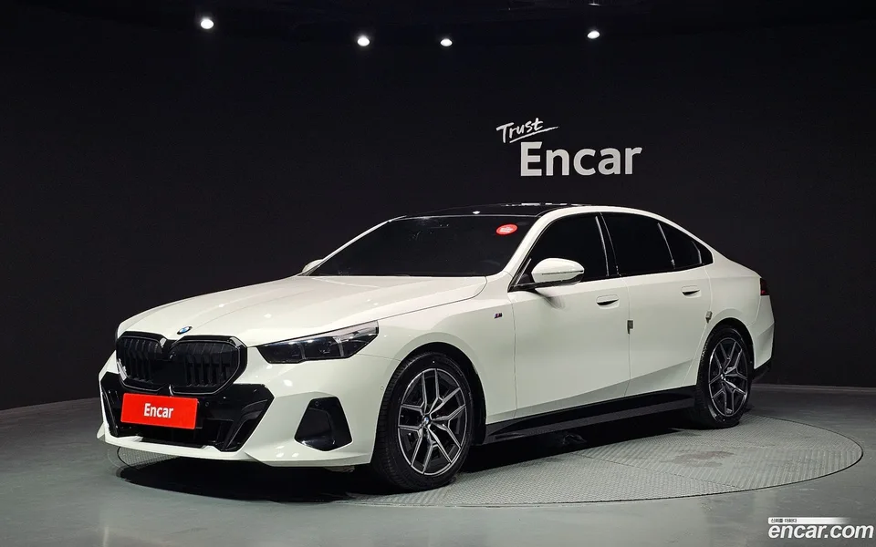 BMW 5 Series 520i 2024 — photo 1, buy with delivery to Moscow