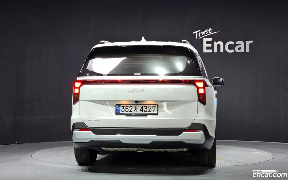 Kia Carnival 9 2024 — thumbnail 4