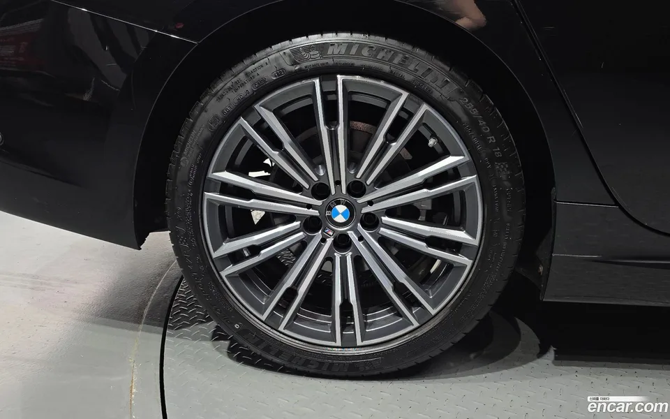 BMW 3 Series 320i M 2022 — thumbnail 2