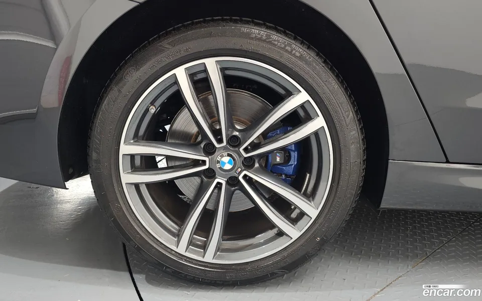 BMW 6 Series GT 620d M 2024 — thumbnail 5