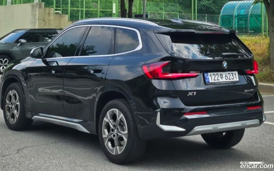 BMW X1 sDrive 20i xLine 2023 — thumbnail 2