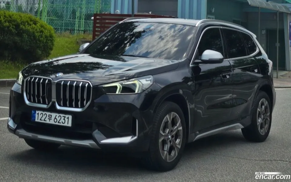 BMW X1 sDrive 20i xLine 2023 — photo 1, buy with delivery to Moscow