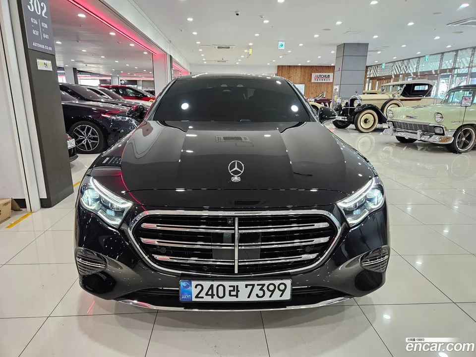 Mercedes-Benz E-Class E300 4MATIC 2025 — thumbnail 3