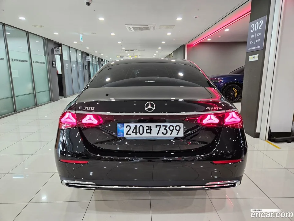 Mercedes-Benz E-Class E300 4MATIC 2025 — thumbnail 4