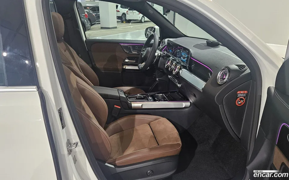 Mercedes-Benz GLB-Class AMG GLB35 4MATIC 2025 — thumbnail 3