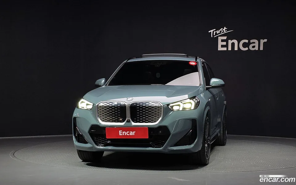 BMW iX1 xDrive 30 M 2025 — thumbnail 3