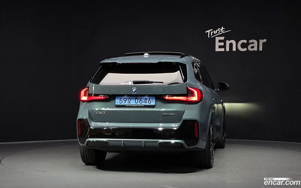 BMW iX1 xDrive 30 M 2025 — thumbnail 4