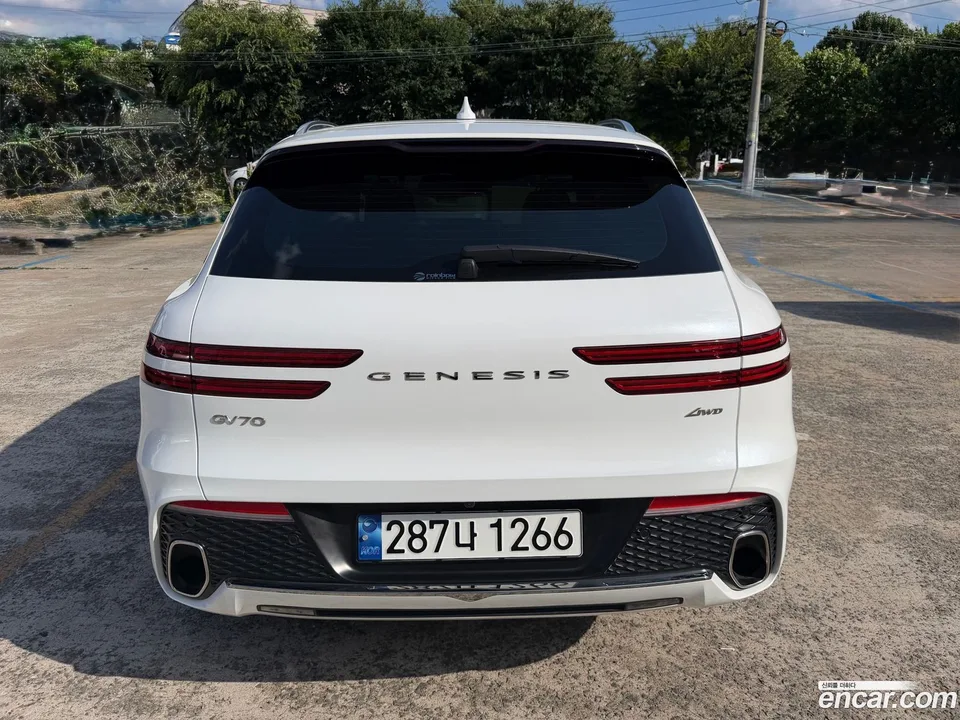 Genesis GV70 2.5T AWD 2023 — thumbnail 4