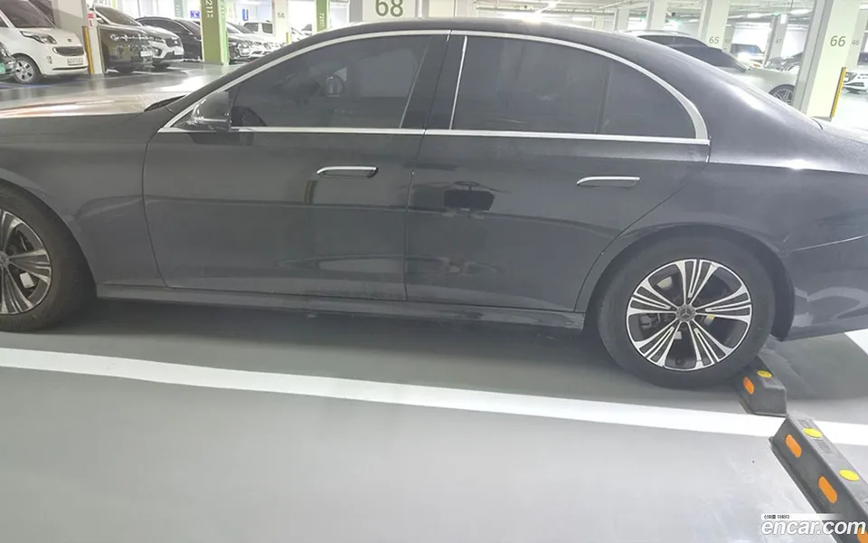 Mercedes-Benz E-Class E200 2025 — thumbnail 3
