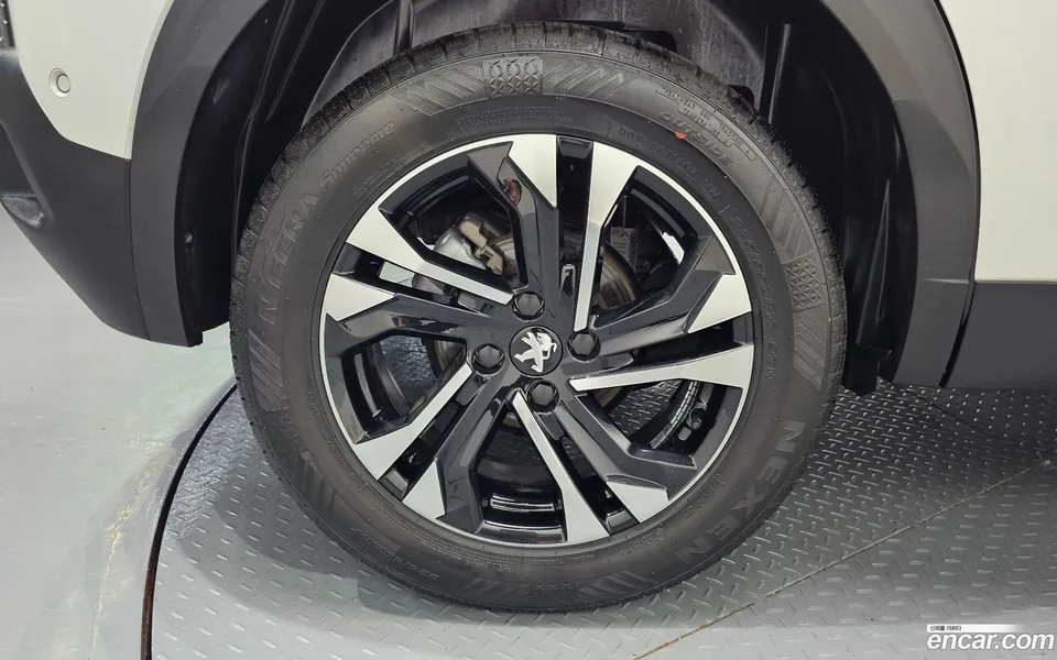 Peugeot 2008 1.5 BlueHDi GT 2023 — thumbnail 2