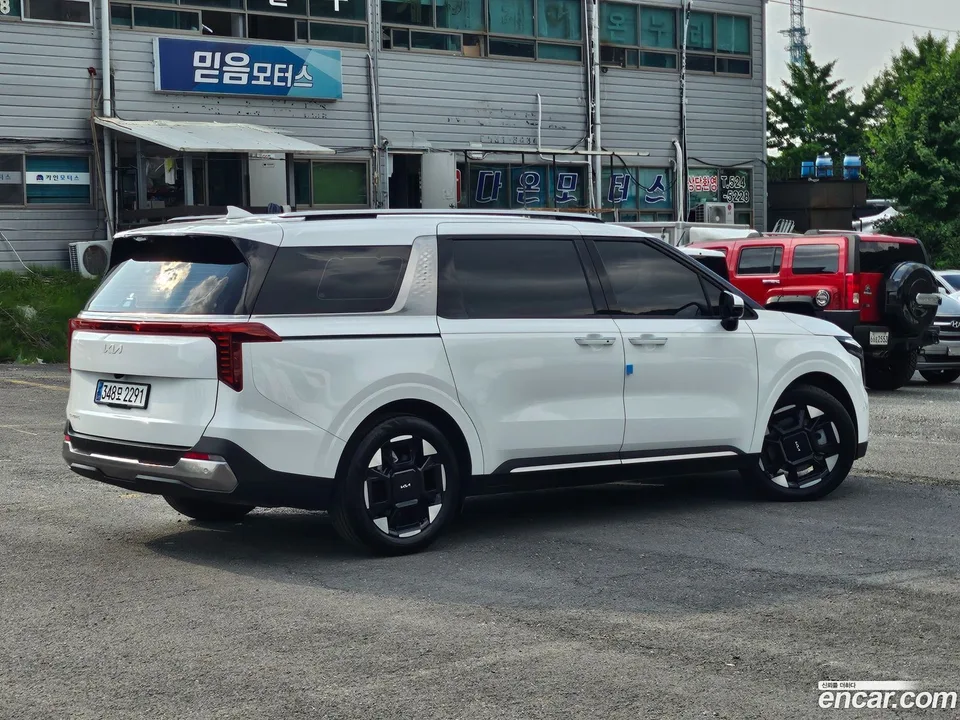 Kia Carnival 9 2024 — thumbnail 4