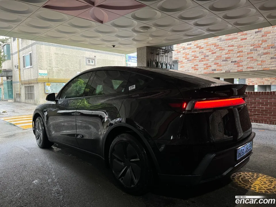 Tesla Model Y RWD 2026 — thumbnail 4