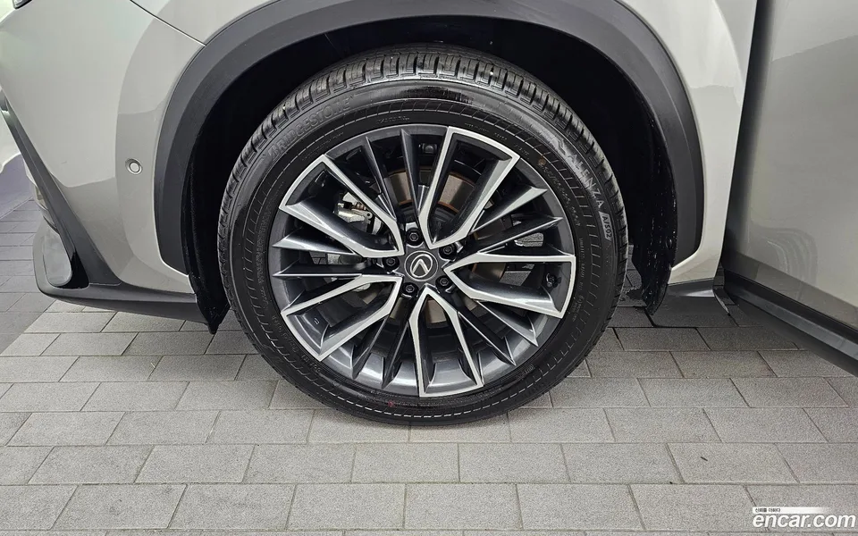 Lexus NX 350h 2025 — thumbnail 2
