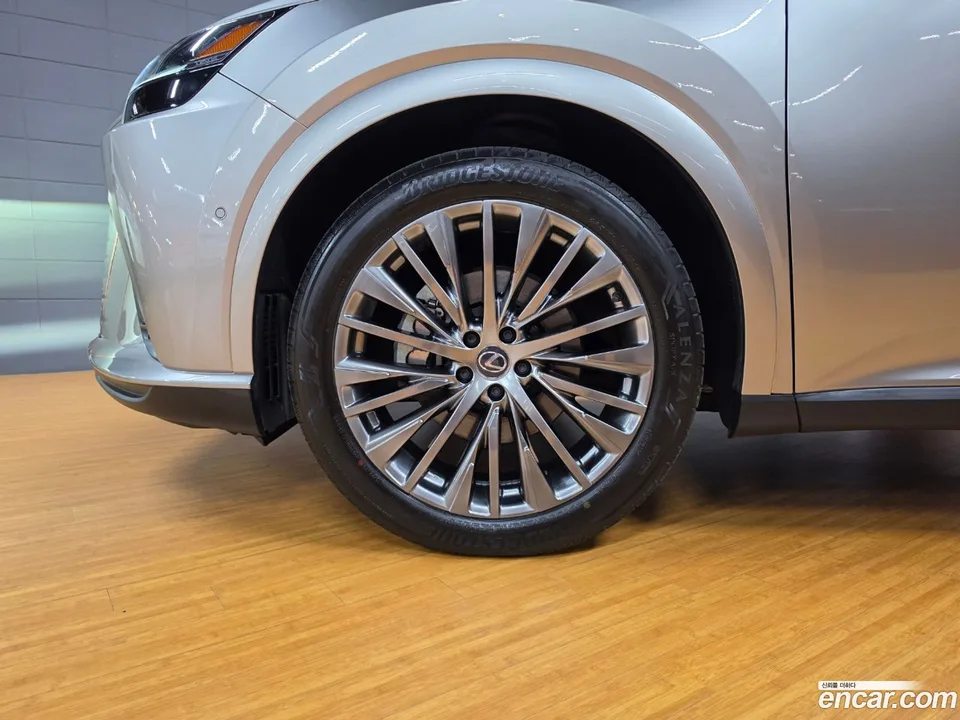 Lexus RX 350h 2023 — thumbnail 2