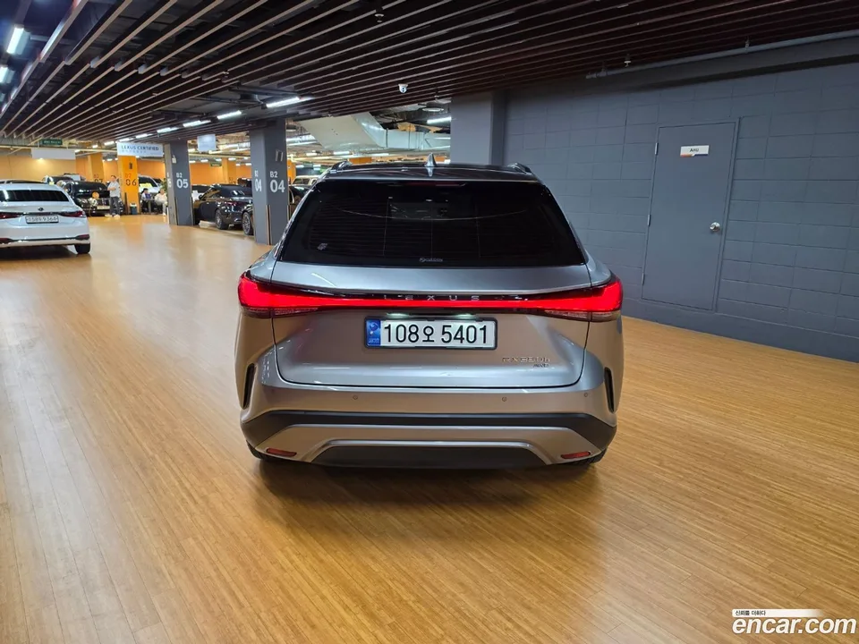 Lexus RX 350h 2023 — thumbnail 4