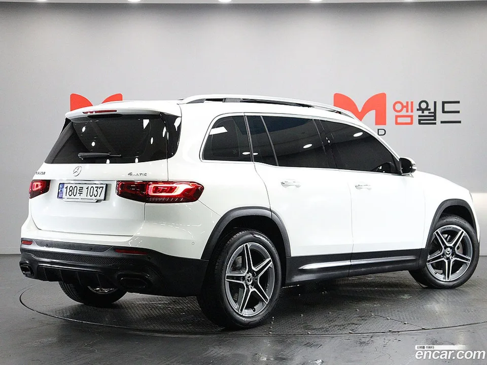 Mercedes-Benz GLB-Class GLB250 4MATIC 2023 — thumbnail 3