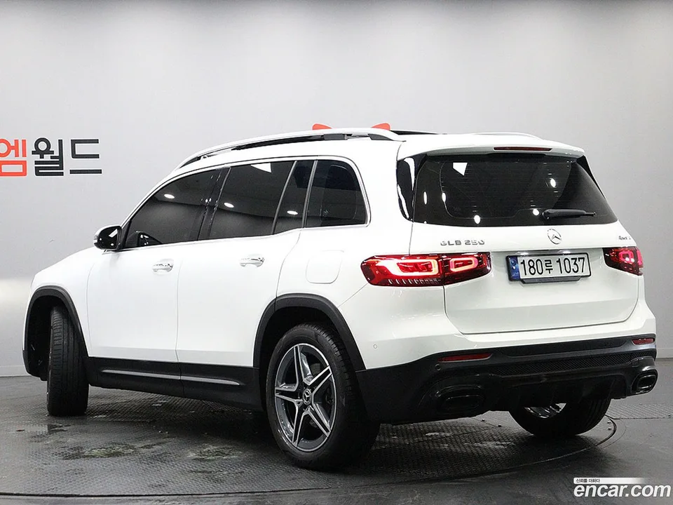 Mercedes-Benz GLB-Class GLB250 4MATIC 2023 — thumbnail 4