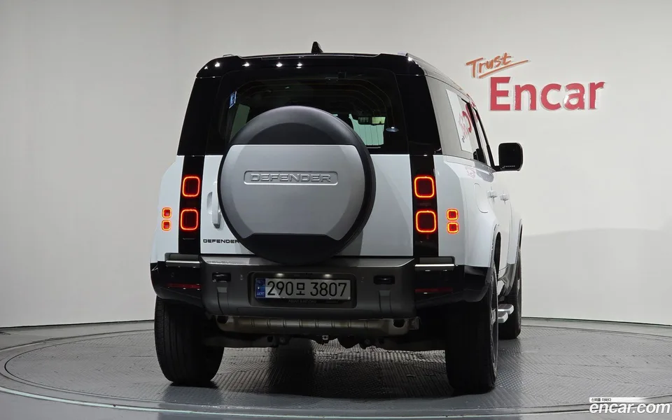 Land Rover Defender 110 P300 X- SE 2024 — thumbnail 4