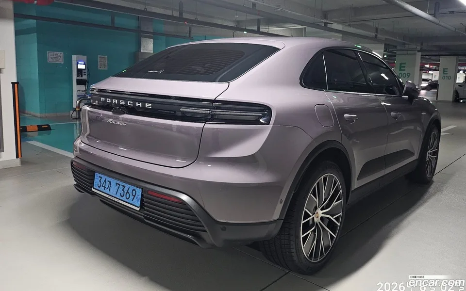 Porsche Macan Electric 4 2025 — thumbnail 2