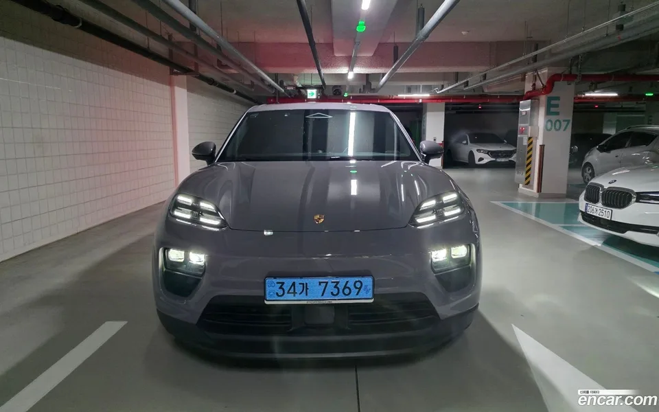 Porsche Macan Electric 4 2025 — thumbnail 4