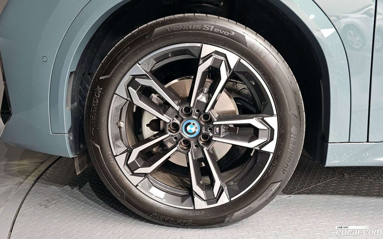 BMW iX2 2024 — 2
