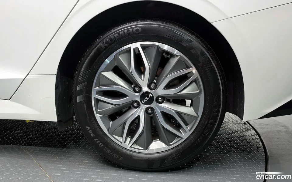 Kia K5 Hybrid 2023 — thumbnail 2