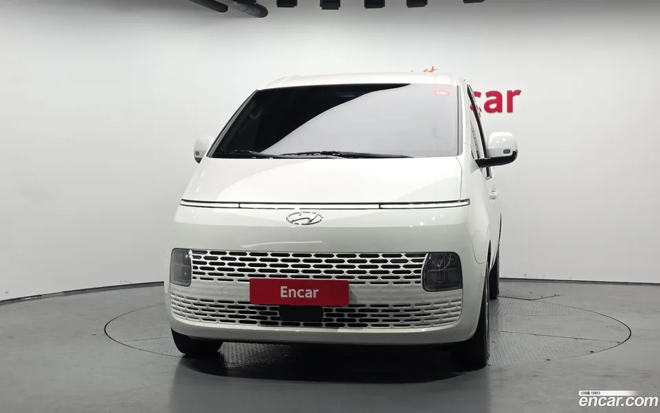 Hyundai Staria 3 2023 — thumbnail 3