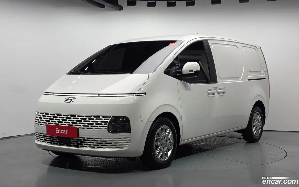 Hyundai Staria 3 2023 — photo 1, buy with delivery to Moscow
