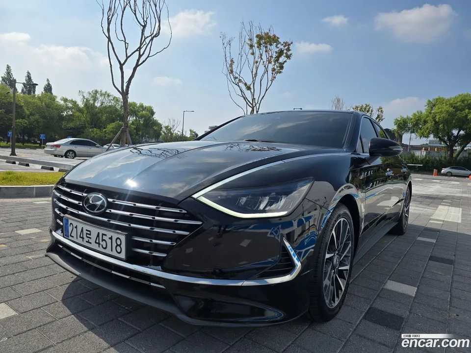 Hyundai Sonata Hybrid 2022 — photo 1, buy with delivery to Moscow