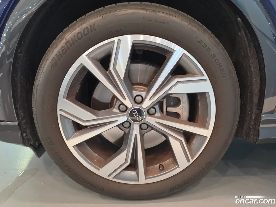 Audi Q4 e-tron 40 2023 — thumbnail 5